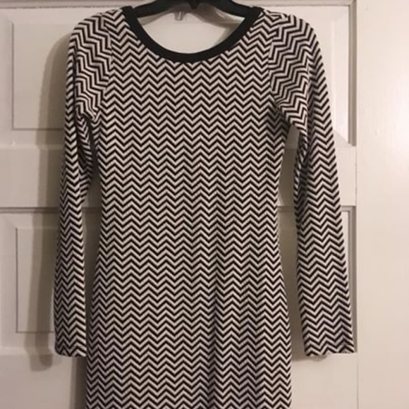 Dresses & Skirts - Black/White Chevron Dress
